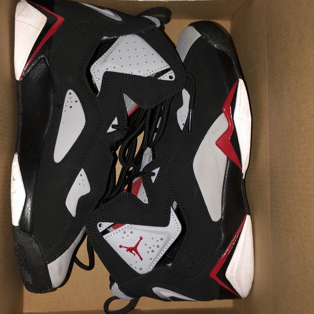 selling retro jordan 7’s !!